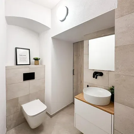 Appartement In Historical Palace In Old Town Bratislava *