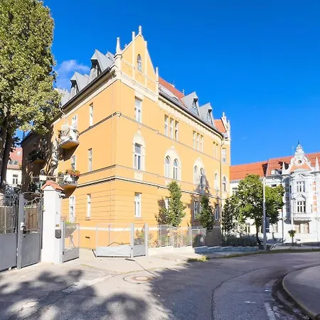 公寓 In Historical Palace In Old Town Bratislava