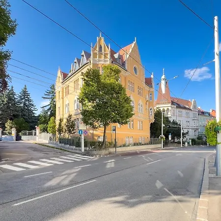 公寓 In Historical Palace In Old Town Bratislava Otilia